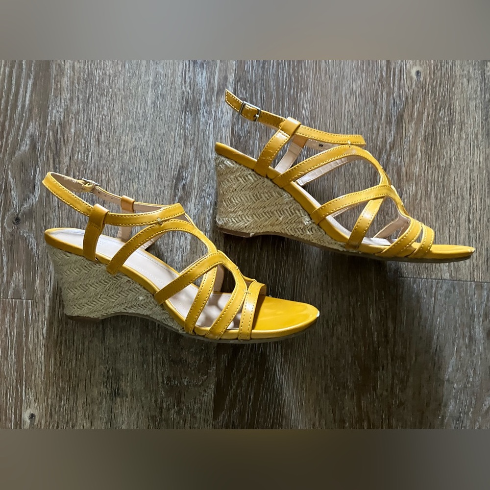 Mootsie Tootsie Yellow Espadrille Sandals - Sz 9 - Picture 2 of 6